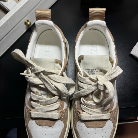 Steve Madden Sneakers - Picture 3 of 3